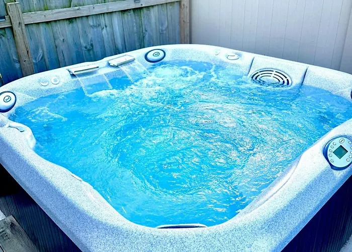 Casa - 5 Bedroom- Hot Tub Retreat *