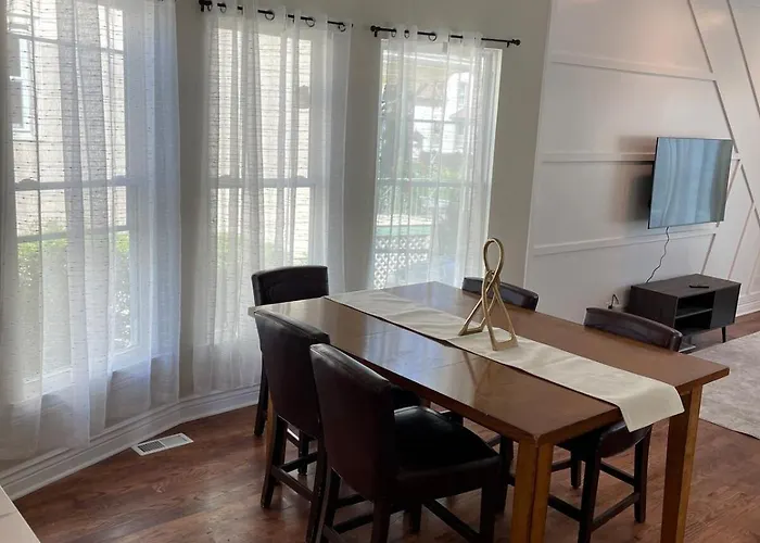 Casa - 5 Bedroom- Hot Tub Retreat * Brookfield