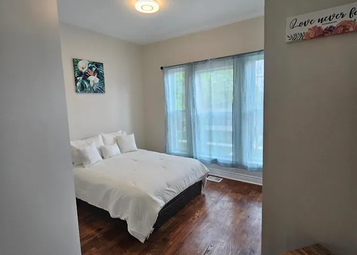 Casa - 5 Bedroom- Hot Tub Retreat * Brookfield